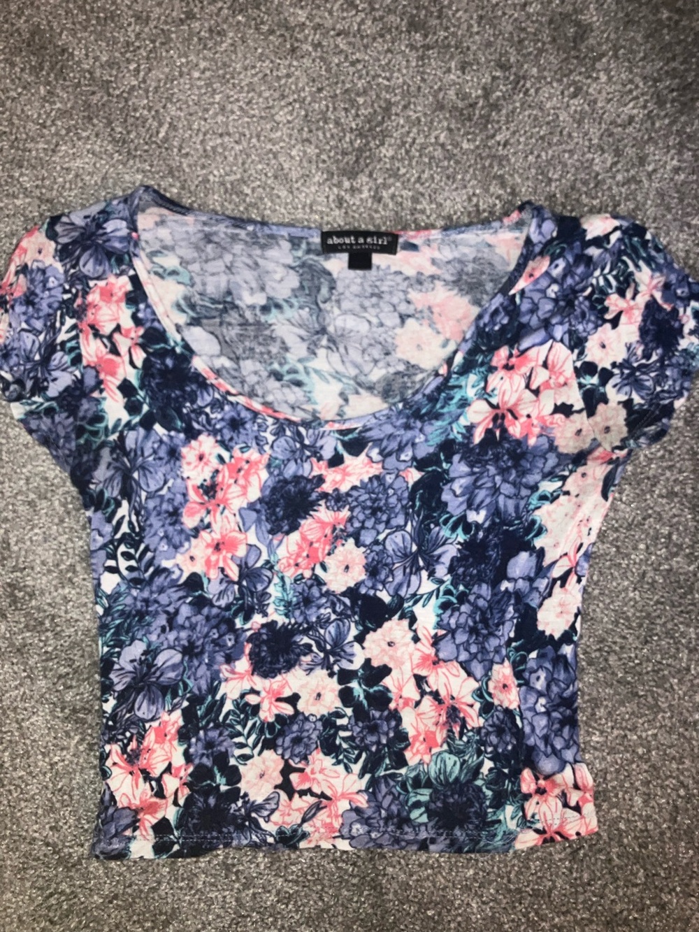 Women's Floral Fitted Scoop Neck Cropped Tee Size Small